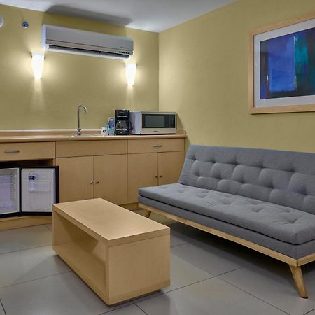 City Express By Marriott Cancun Bagian luar foto
