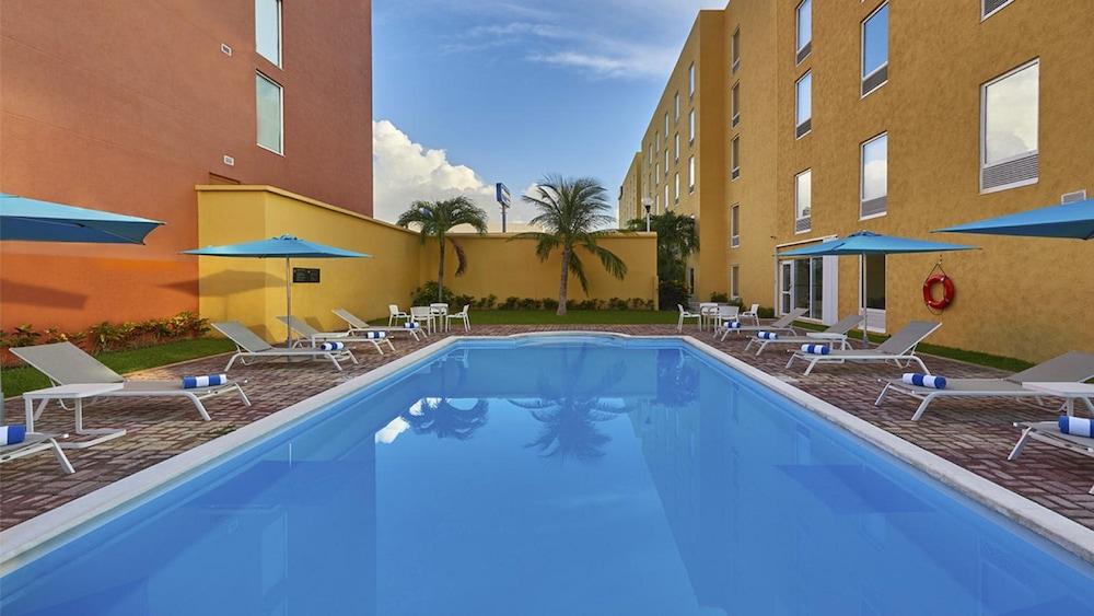 City Express By Marriott Cancun Bagian luar foto