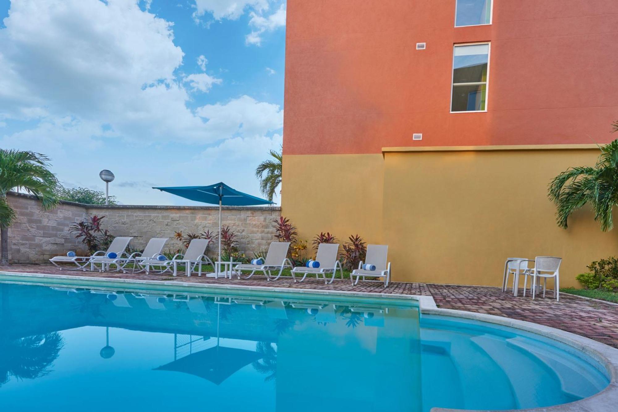 City Express By Marriott Cancun Bagian luar foto