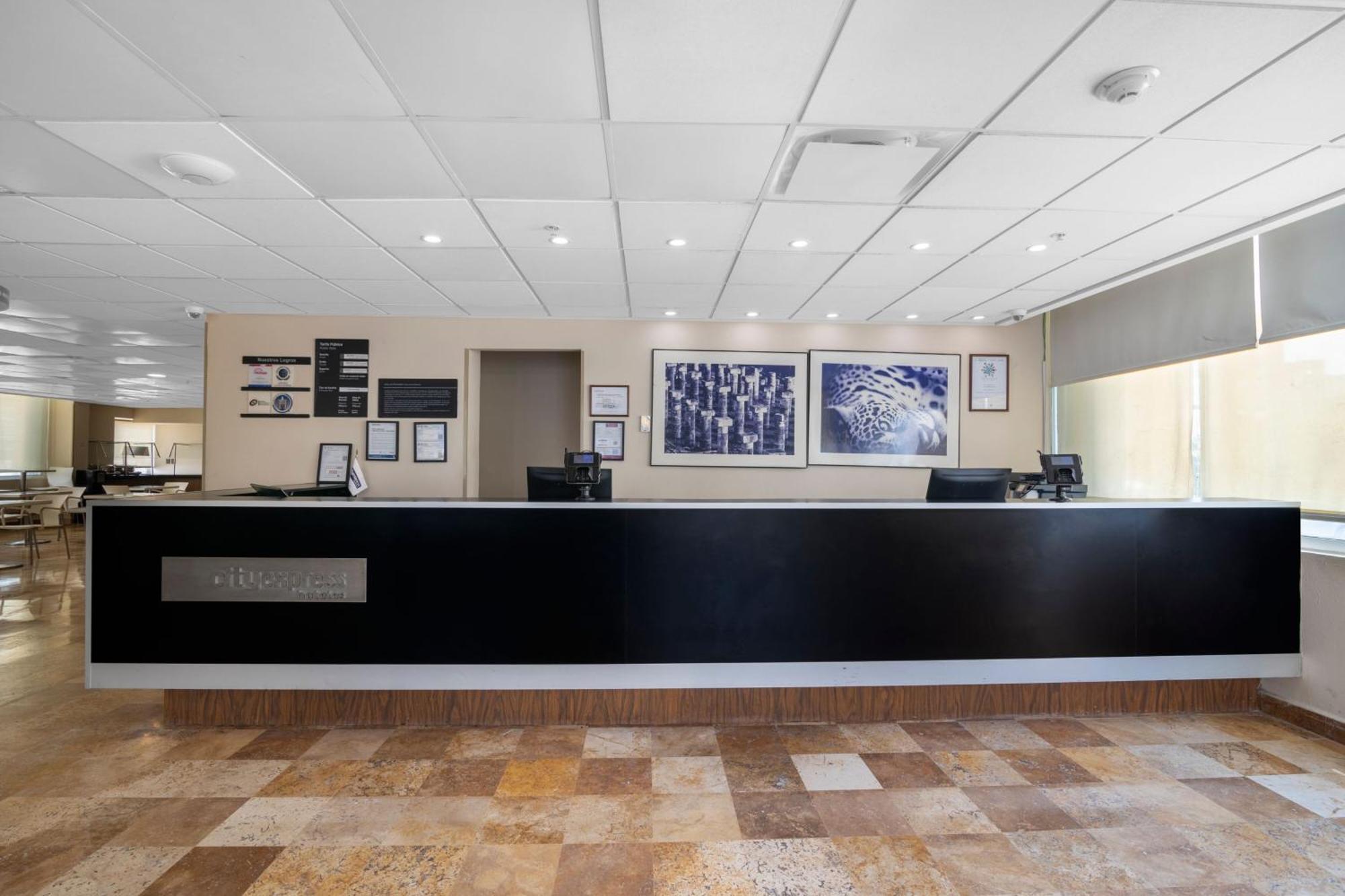 City Express By Marriott Cancun Bagian luar foto